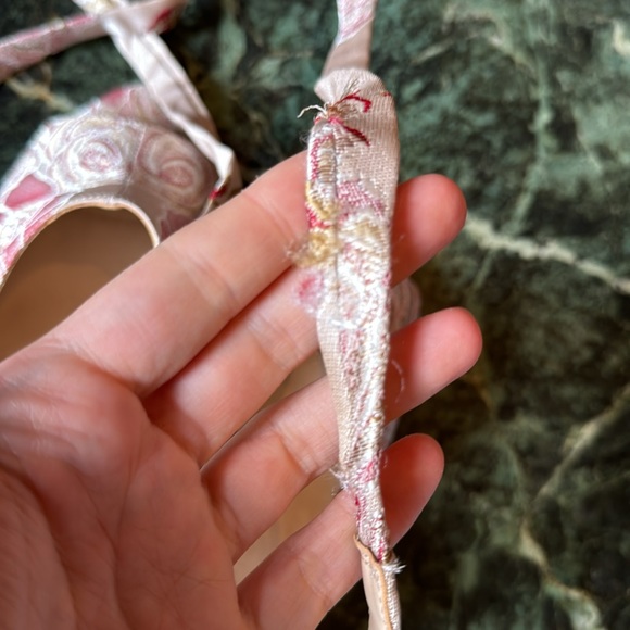 Nine West Tapestry block heels with ankle ties 8.5 comfortable! - Picture 9 of 9